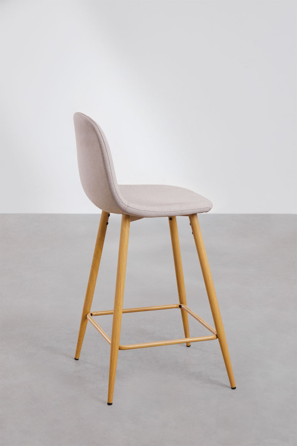 Pack de 2 taburetes altos SKLUM tapizado en tela con patas de madera como nuevo — imagen 4