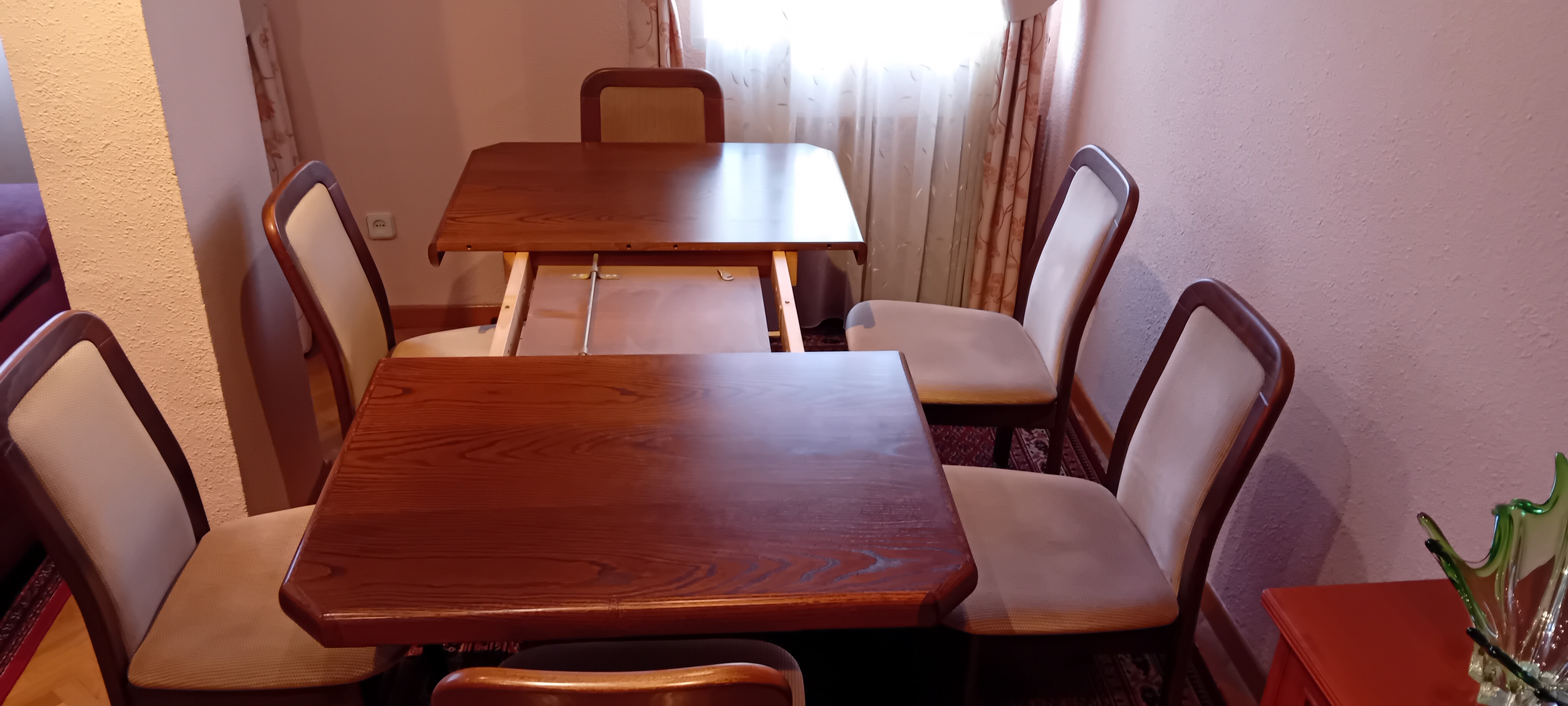 Mesa de Comedor extensible de madera maciza con 6 sillas tapizadas — imagen 3
