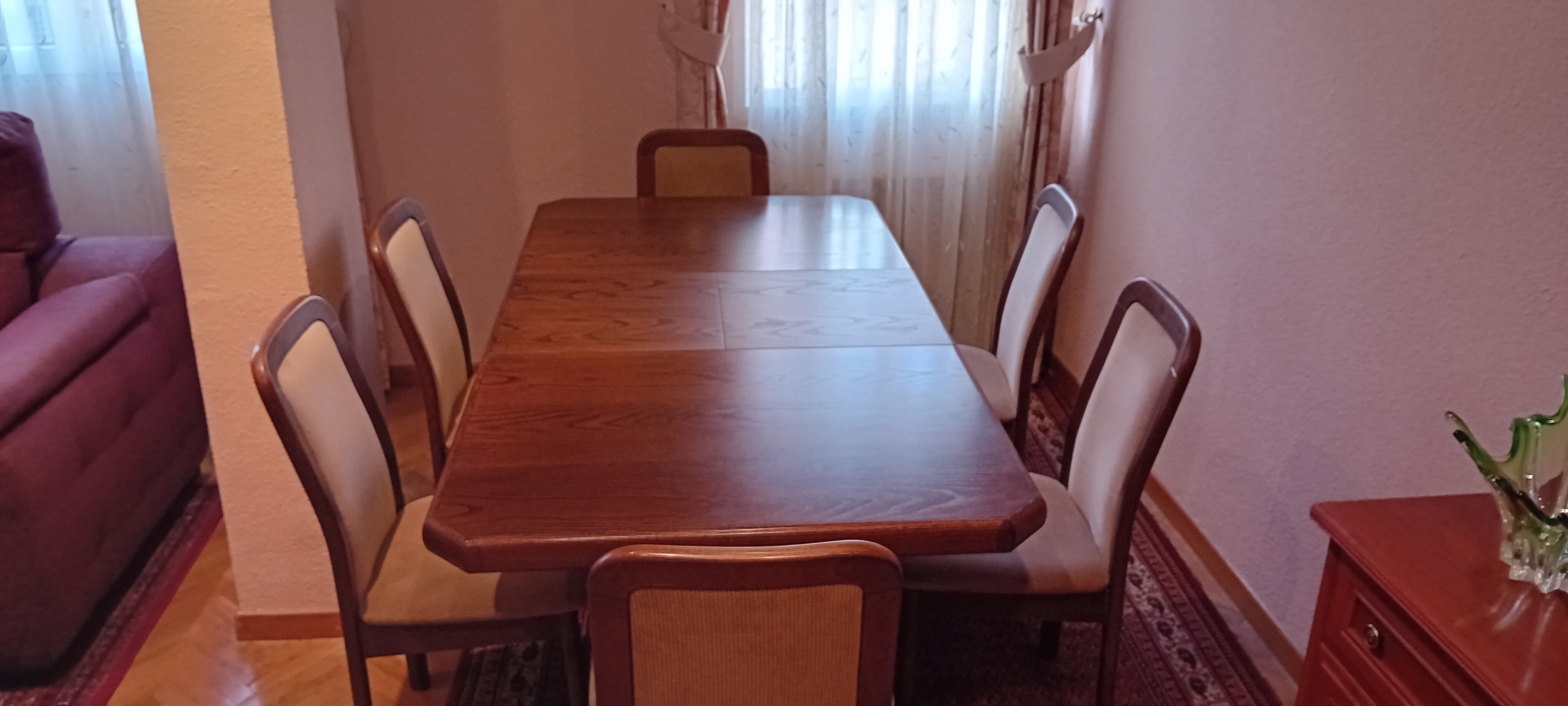Mesa de Comedor extensible de madera maciza con 6 sillas tapizadas — imagen 6