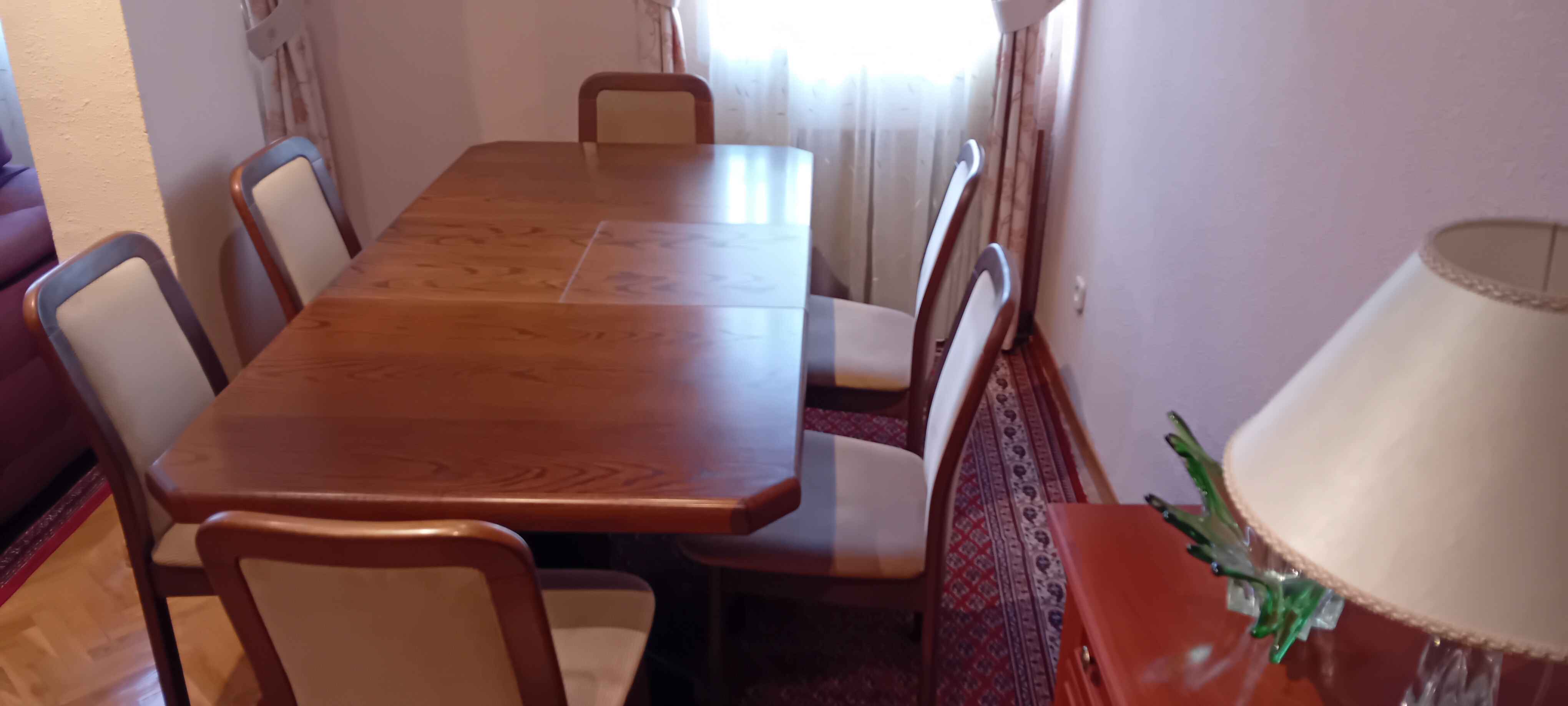 Mesa de Comedor extensible de madera maciza con 6 sillas tapizadas — imagen 5