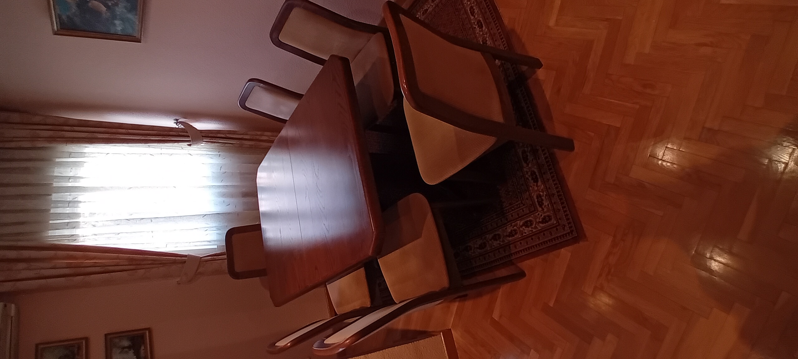 Mesa de Comedor extensible de madera maciza con 6 sillas tapizadas — imagen 10