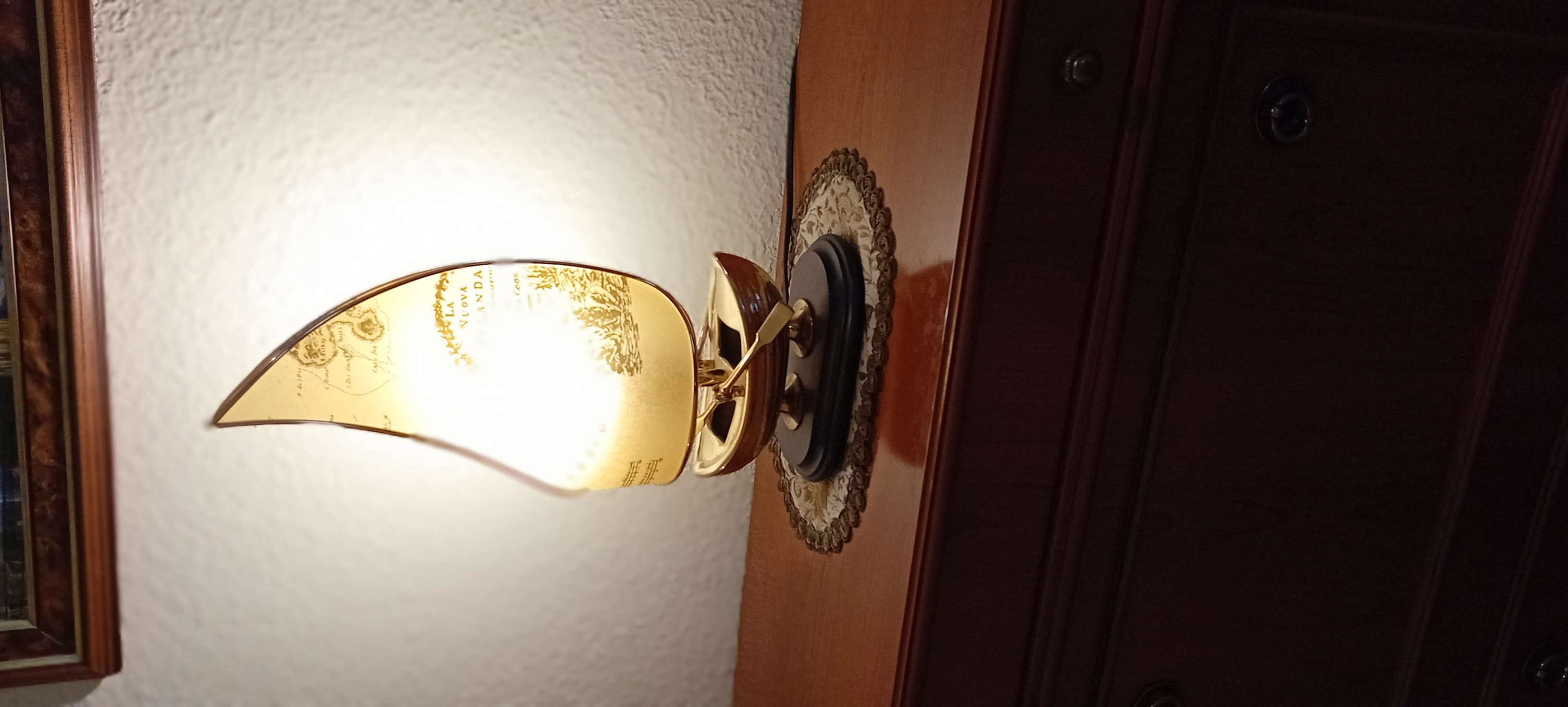 Lámpara de sobremesa velero con pantalla de mapa náutico dorado — imagen 3