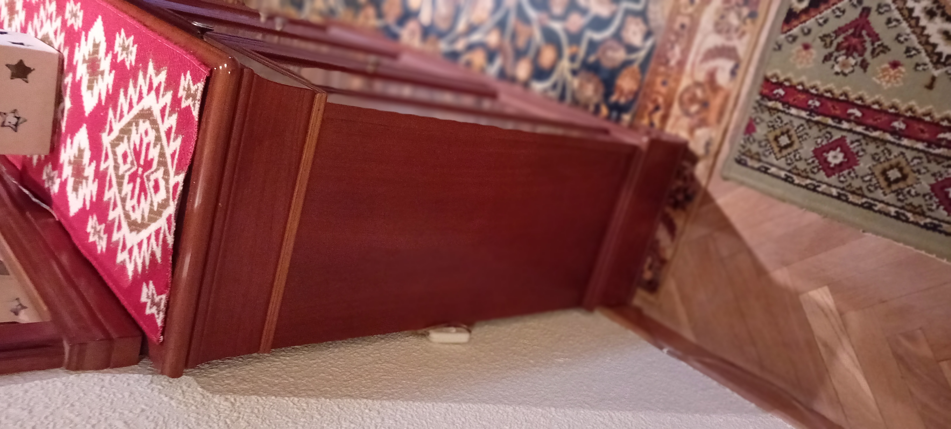 Aparador con espejo de madera maciza color cerezo — imagen 5