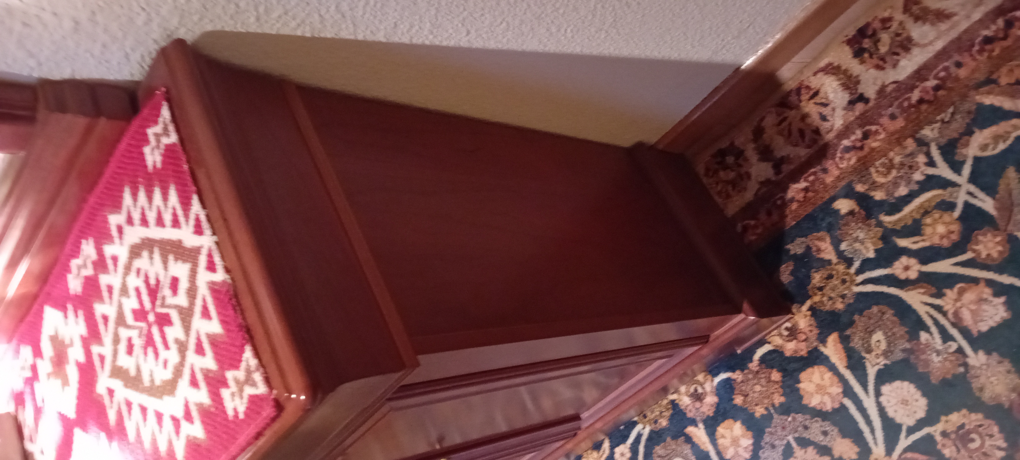 Aparador con espejo de madera maciza color cerezo — imagen 4