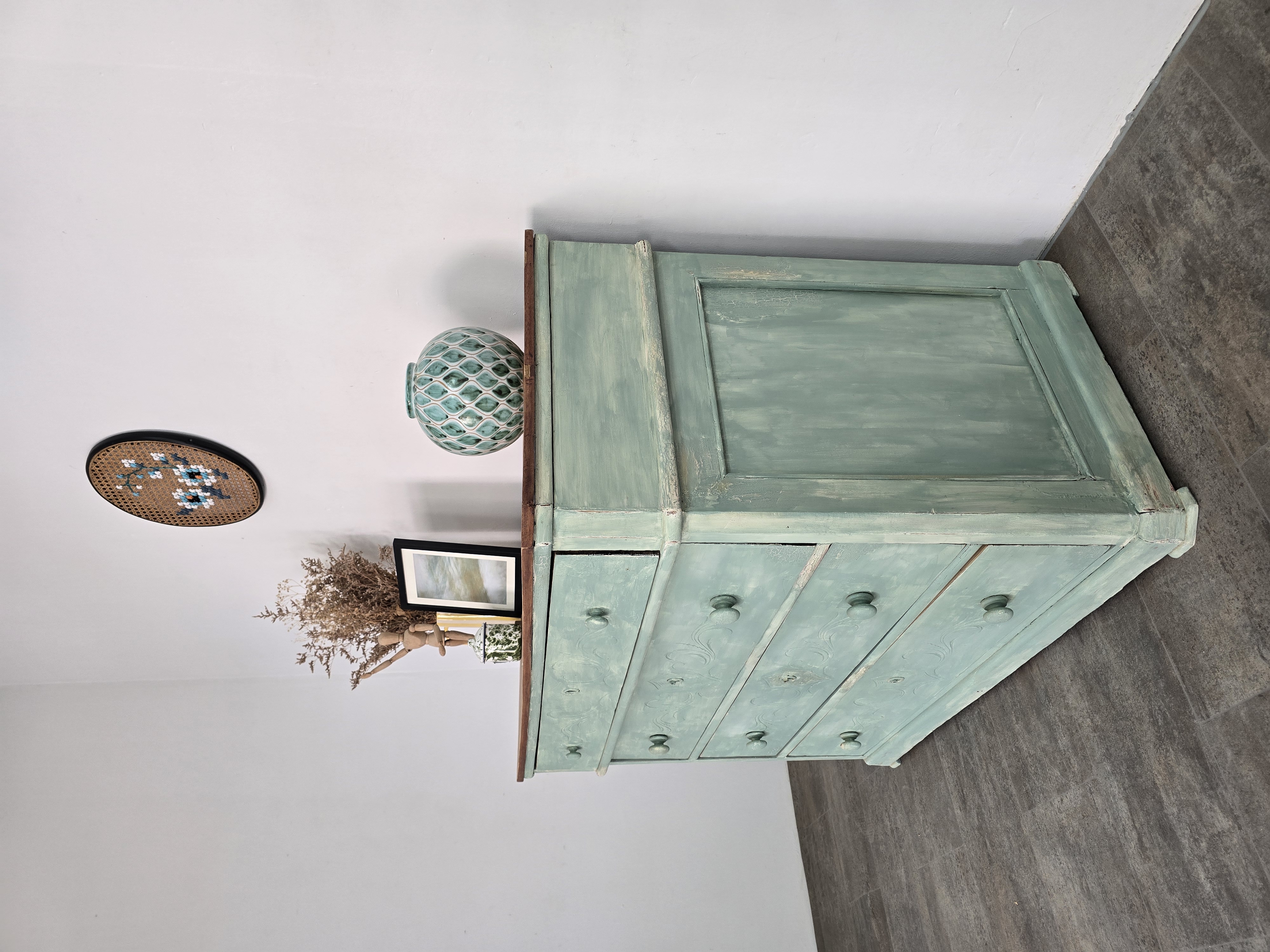Cómoda antigua restaurada estilo bohemio — imagen 2