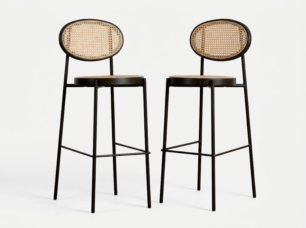 2 Taburetes negros de ratán. Nuevos, exposición