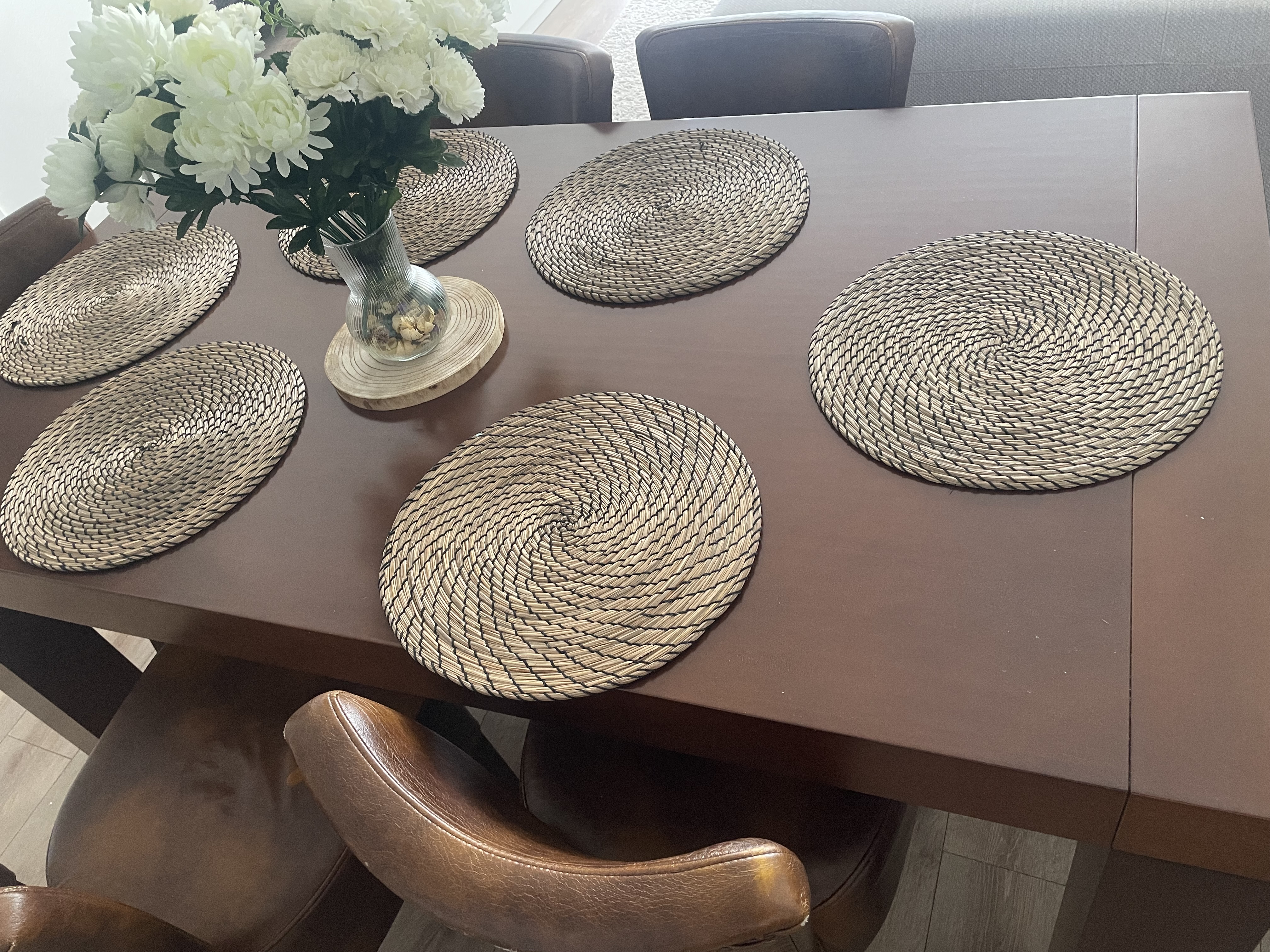 Comedor con 6 sillas ,tapizado en piel — imagen 2