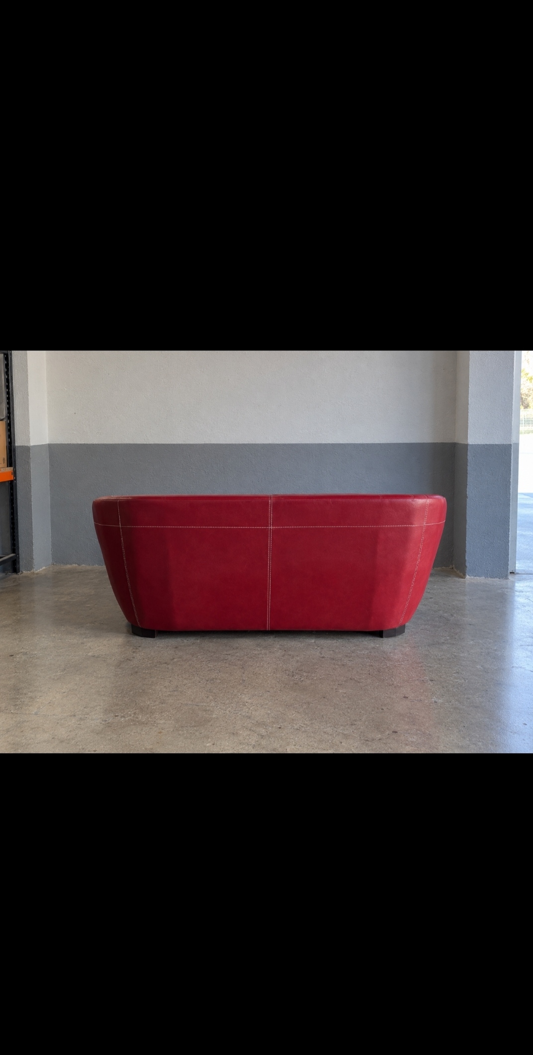 Sofá 2 plazas, piel rojo-granate NUEVO — imagen 3