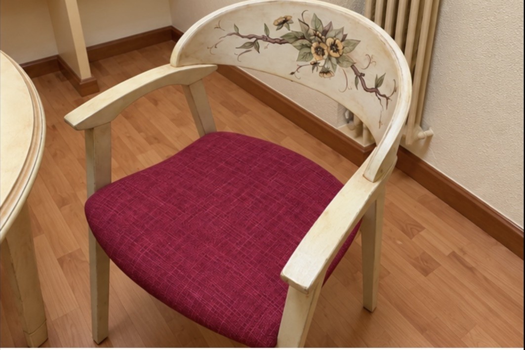 Conjunto de mesa redonda extensible con 4 sillas con reposabrazos pintadas a mano — imagen 2