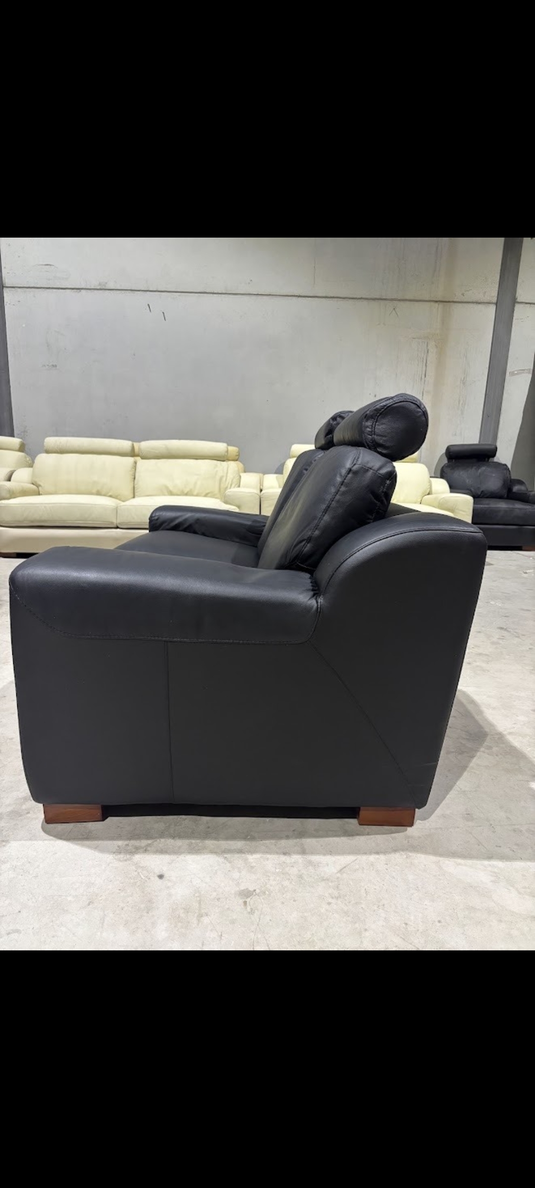 Sofá 2 plazas, cuero negro, NUEVO — imagen 3