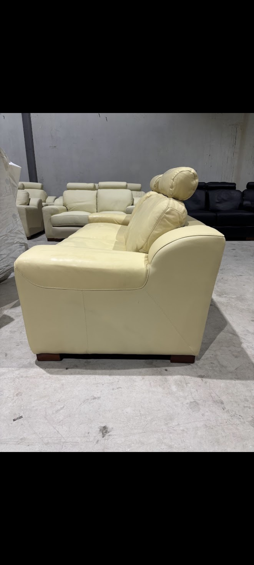 Sofá 3 plazas, cuero beige-crema, NUEVO — imagen 3