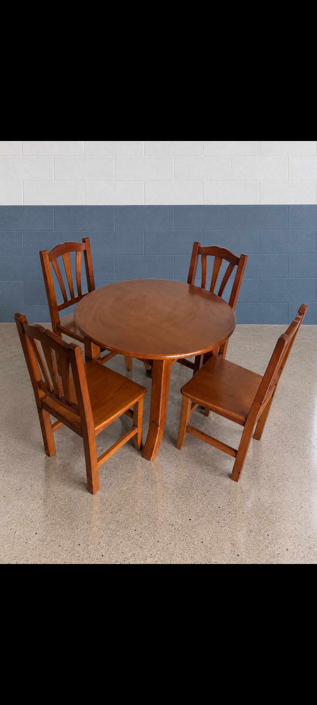 Mesa madera maciza+ 4 sillas, NUEVA