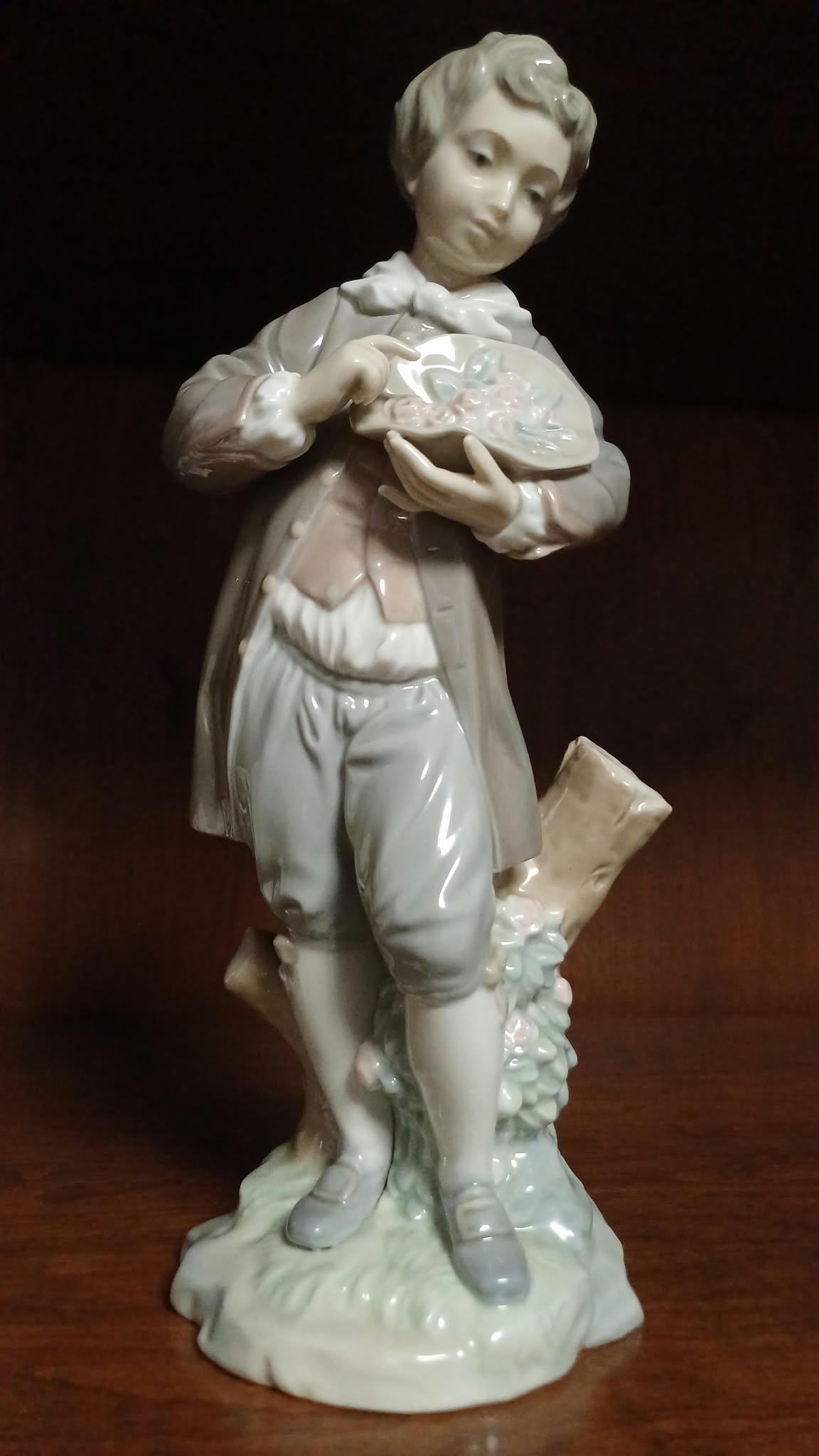 Pareja de figuras de porcelana Lladró – niña con pájaro y niño con flores. (set de 2) Años 70 — imagen 3