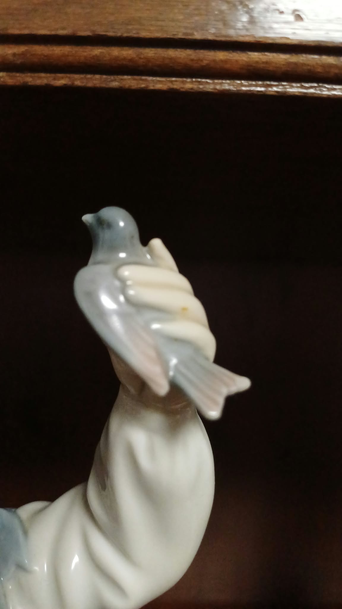 Pareja de figuras de porcelana Lladró – niña con pájaro y niño con flores. (set de 2) Años 70 — imagen 5