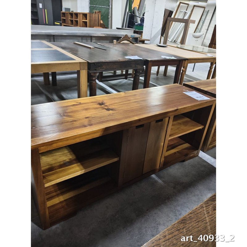 Aparador de madera maciza con puertas y estantes abiertos — imagen 2