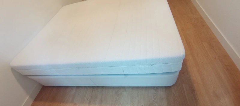 Canapé tapizado con colchón incluido, modelo Ikea — imagen 3