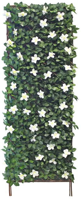 Celosía verde con flores