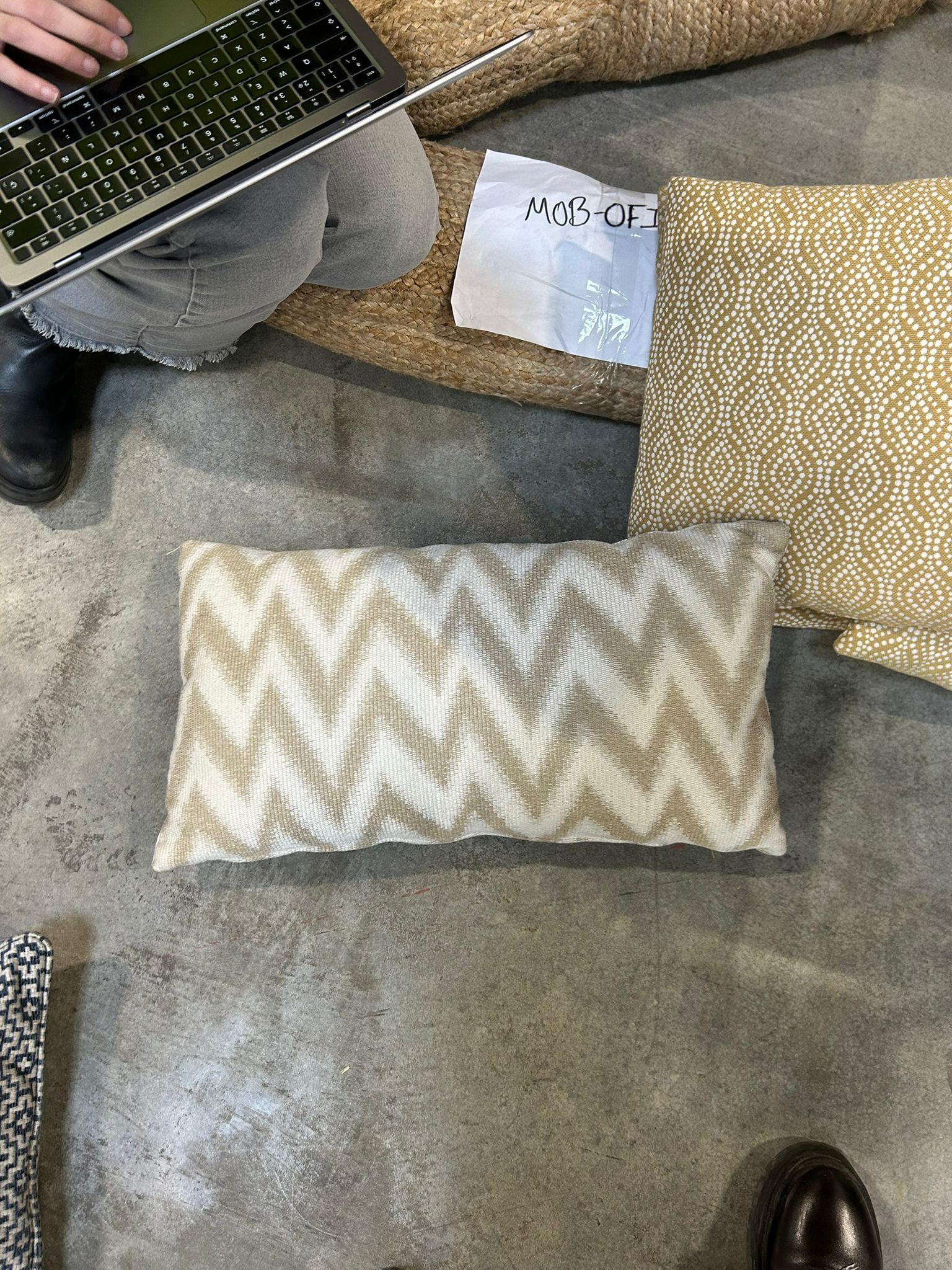 Cojín zigzag beige