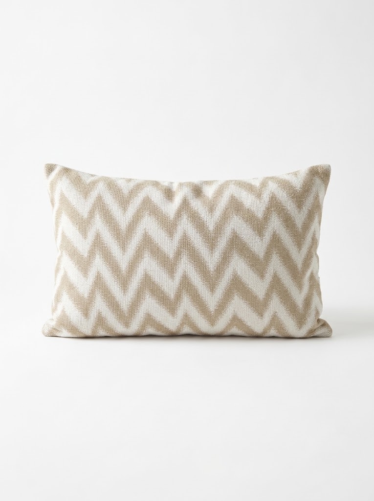 Cojín zigzag beige, exposición. Nuevo.