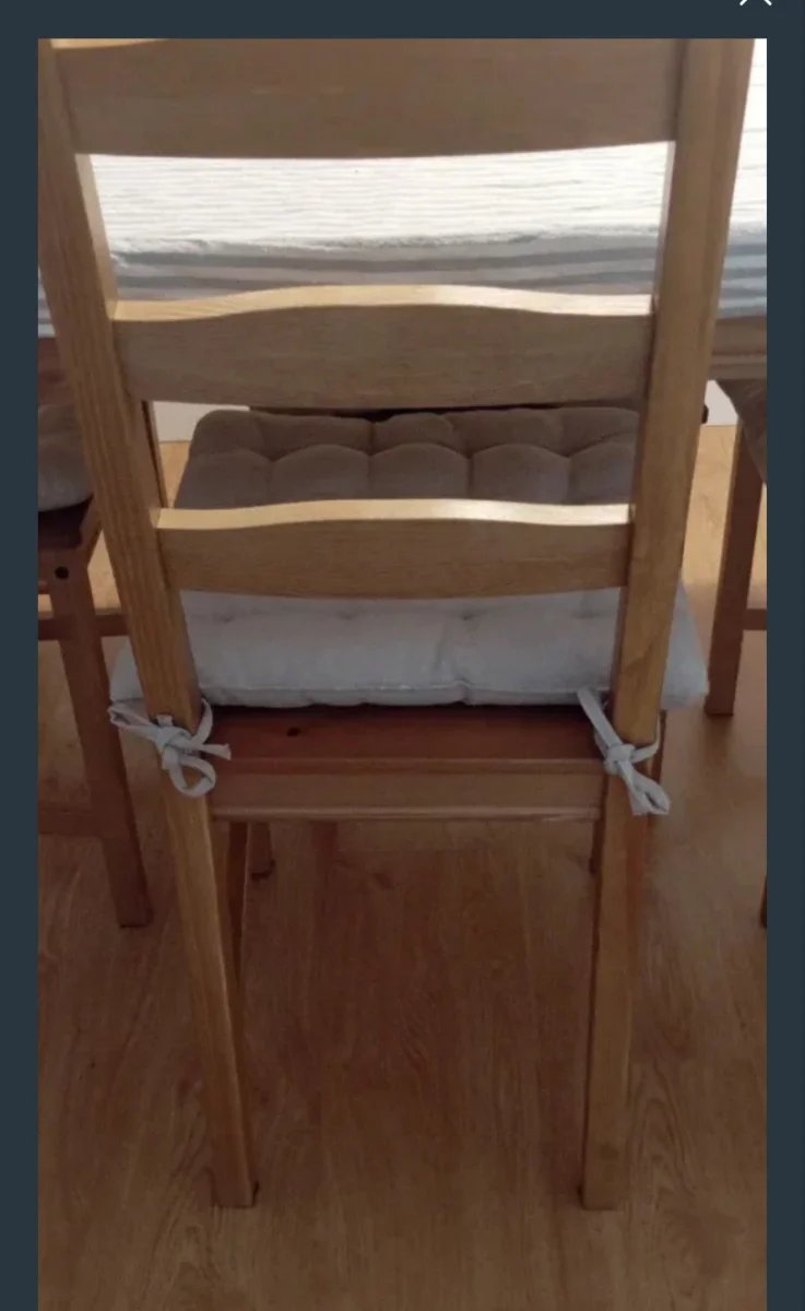 Mesa de comedor con cojines incluidos — imagen 3