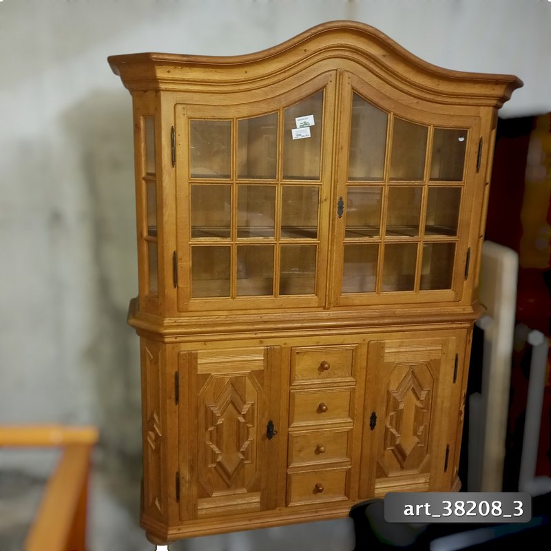 Mueble de salón con vitrina en roble claro con molduras — imagen 4