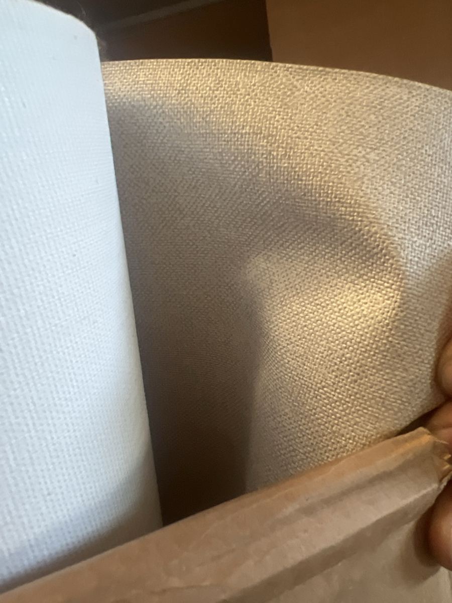 Papel pintado beige sencillo
