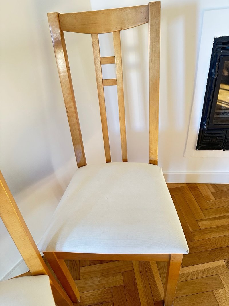 Par de sillas de comedor de madera Ikea con asiento tapizado — imagen 3