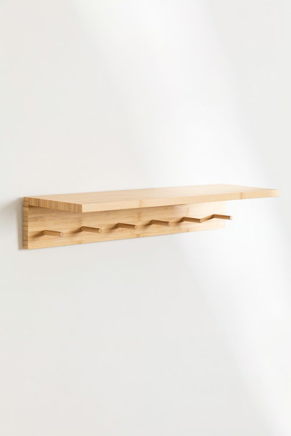 Perchero de pared con estante en Bambú Garo