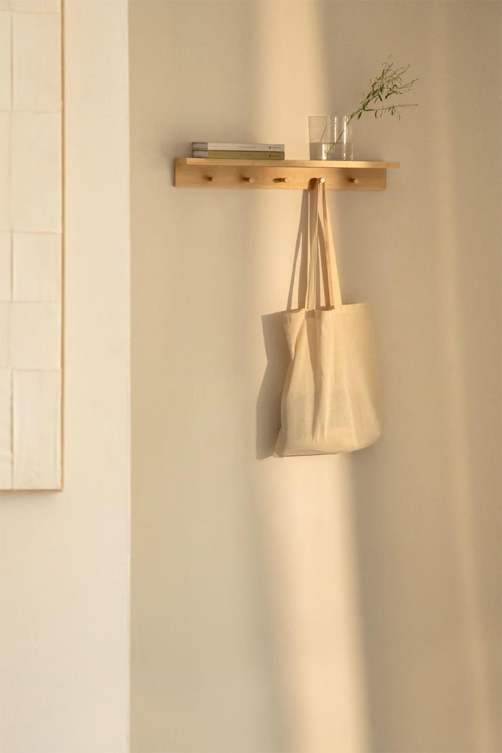 Perchero de pared con estante en Bambú Garo — imagen 2