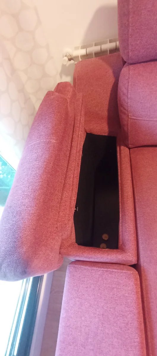 Sofá de 3 plazas con chaiselongue y puf en tono coral — imagen 2