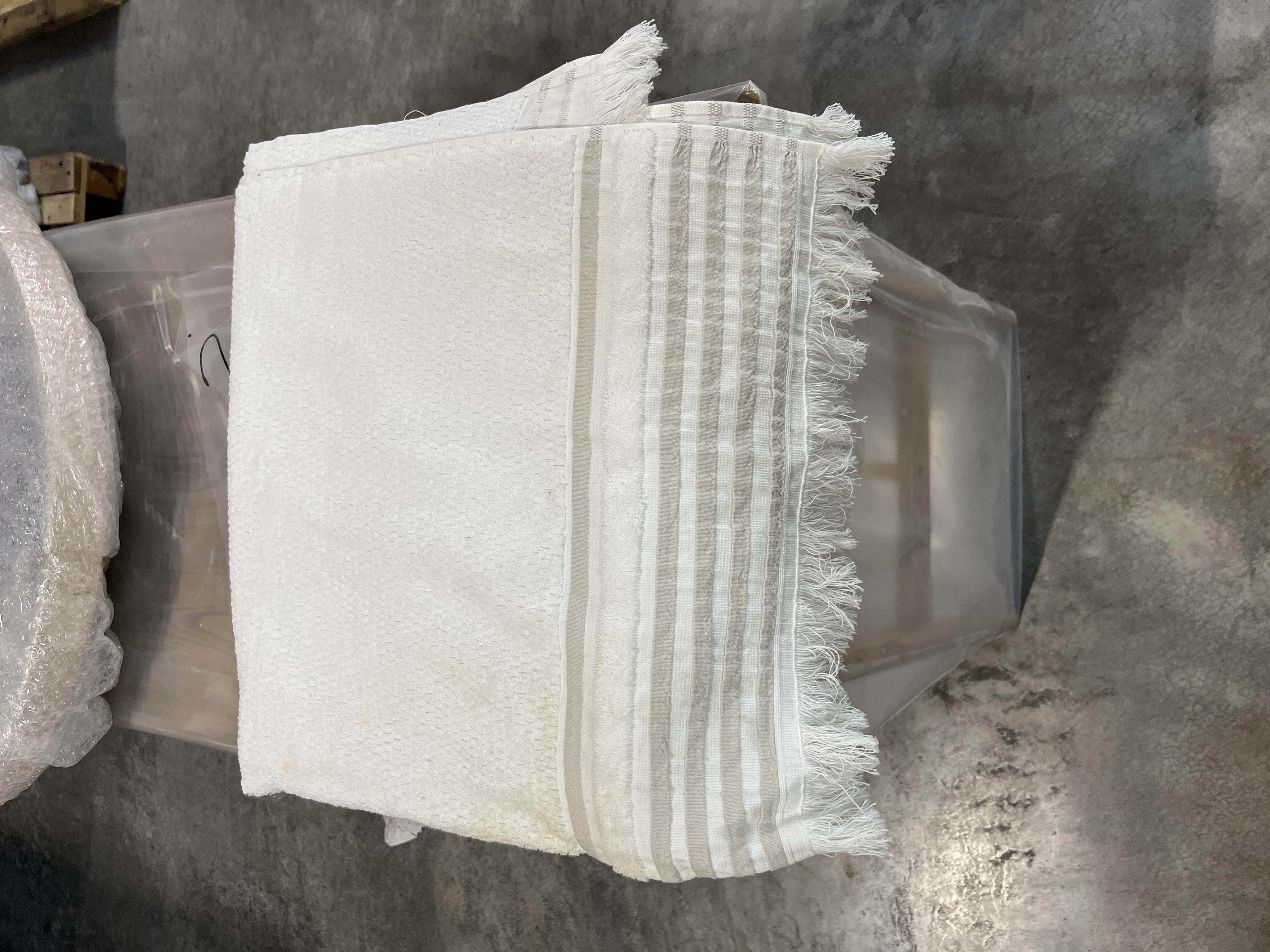 Toalla blanca de ducha
