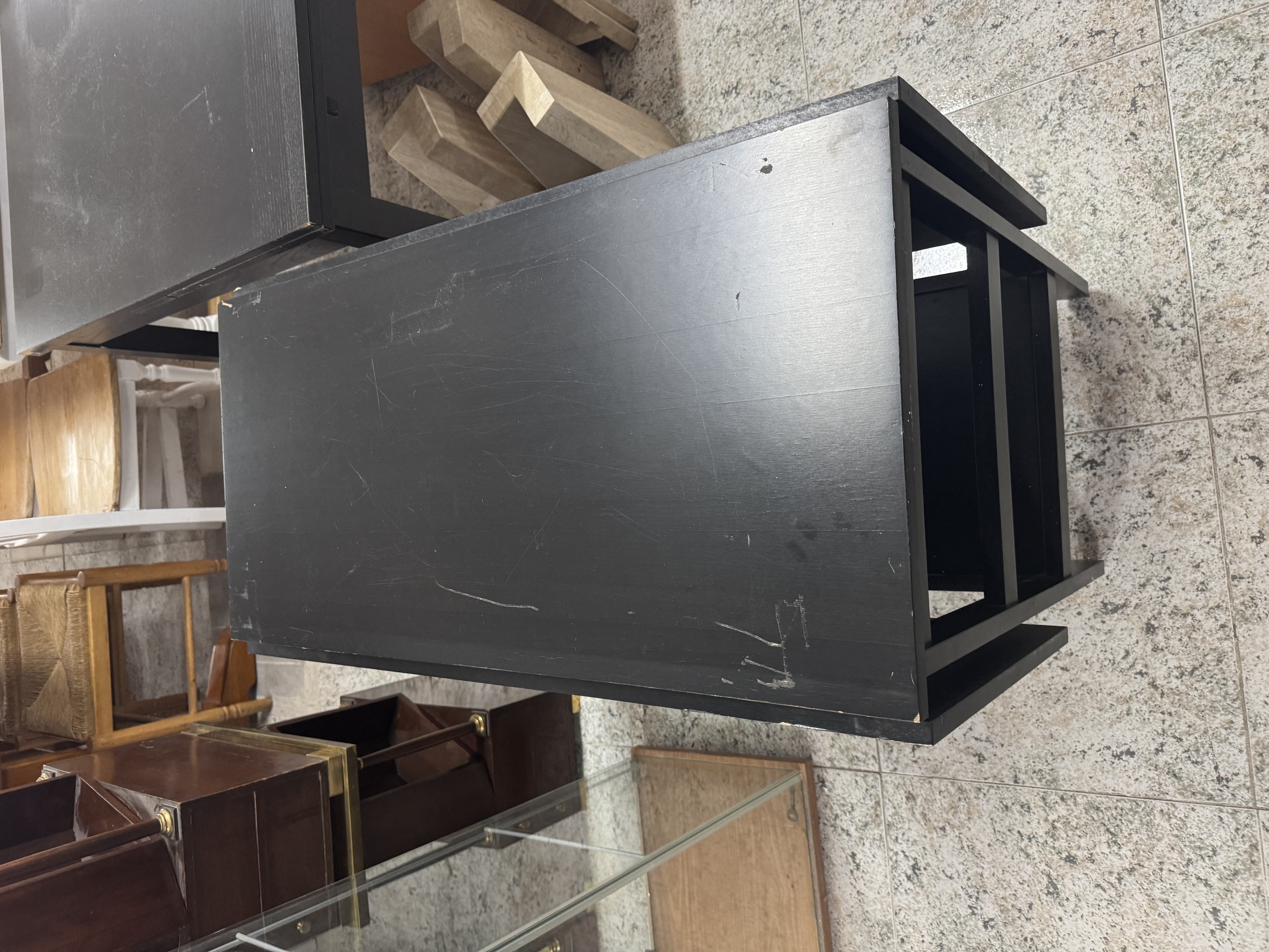 Arañazos zona superior (imperfección de Mesa de centro abatible con estante inferior – estilo moderno negro)