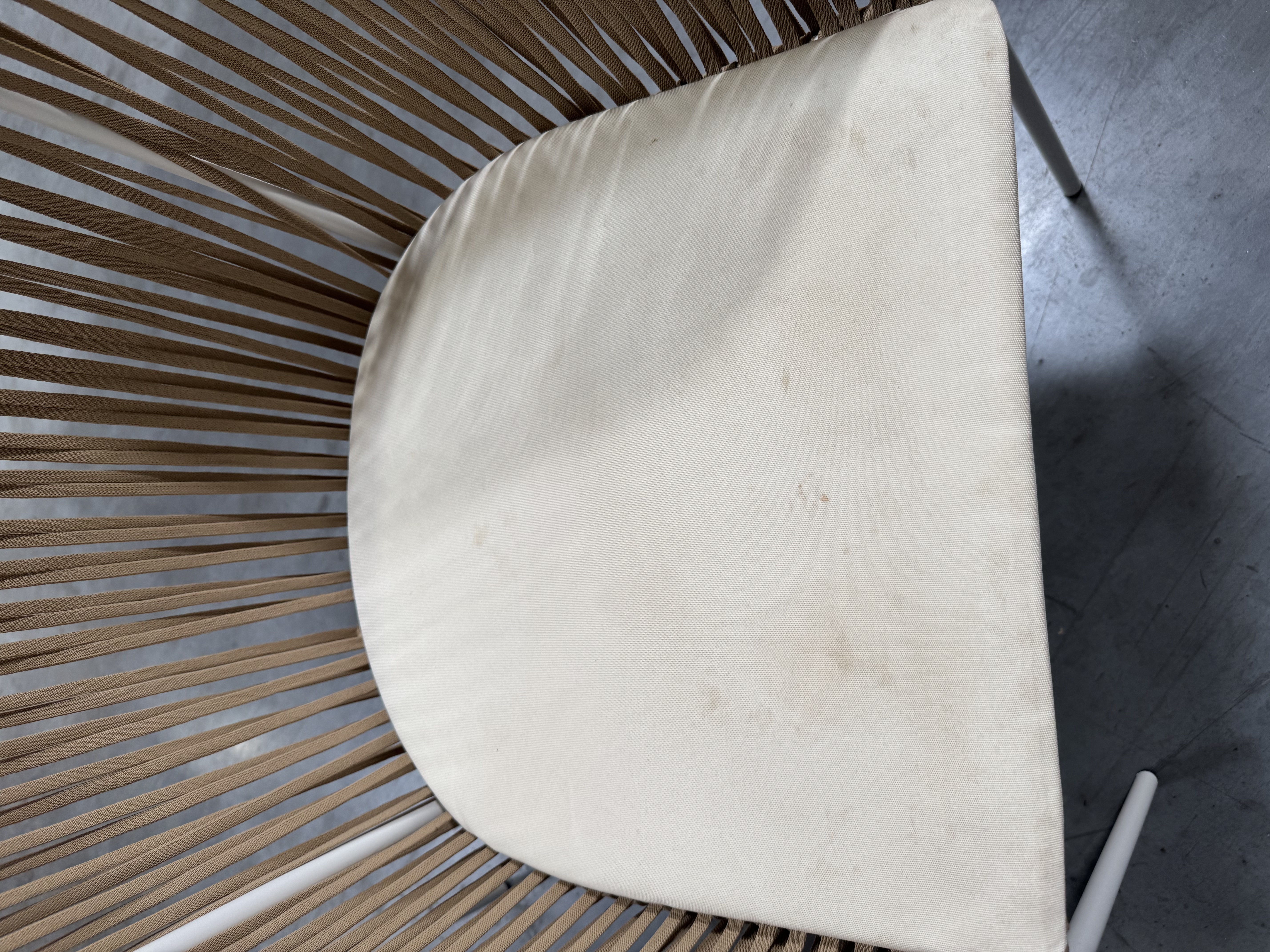 Imperfección 1 (imperfección de Pack de 4 sillas SKLUM de jardín con reposabrazos en cuerda como nuevas)
