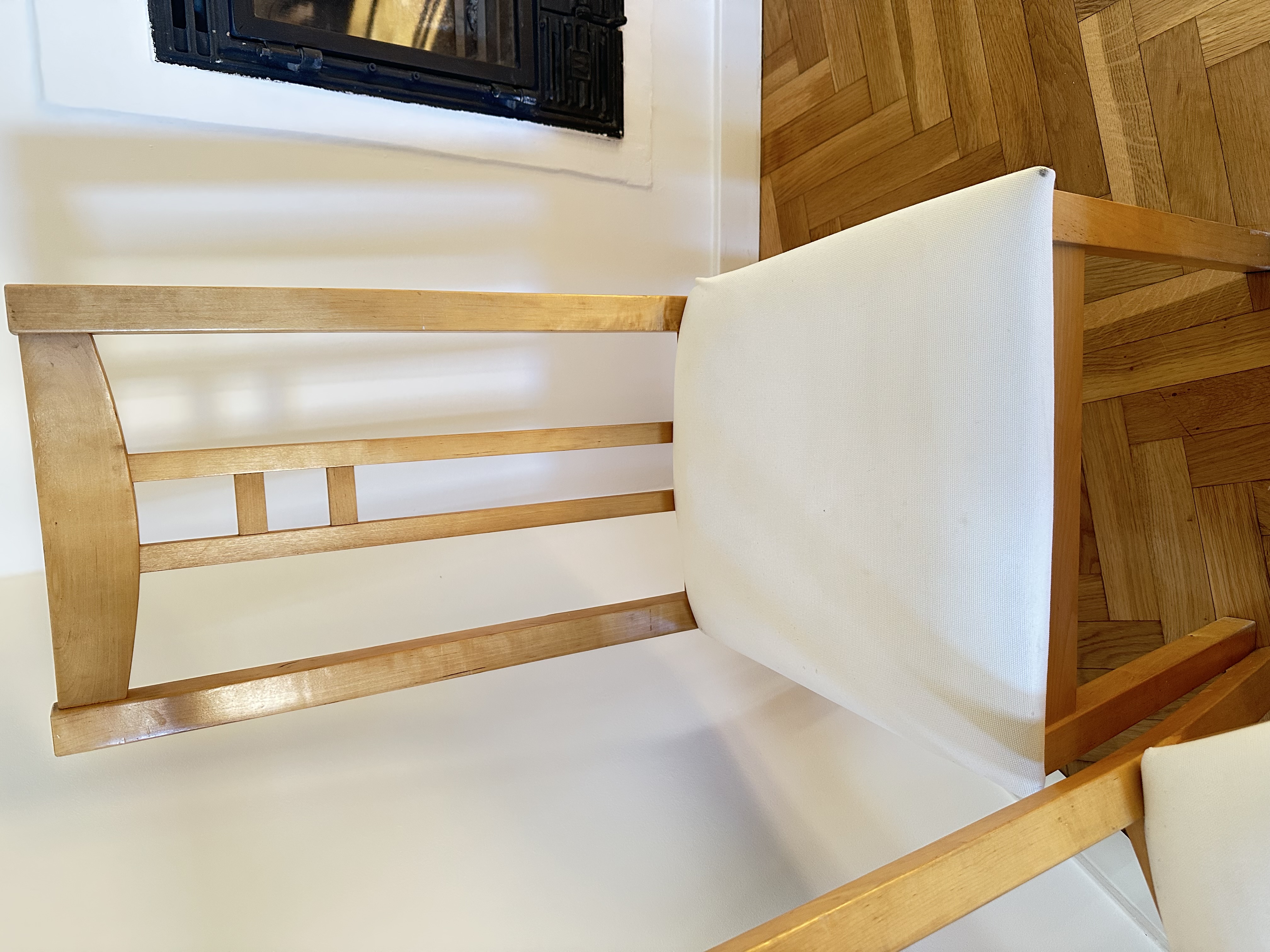 Manchita (imperfección de Par de sillas de comedor de madera Ikea con asiento tapizado)