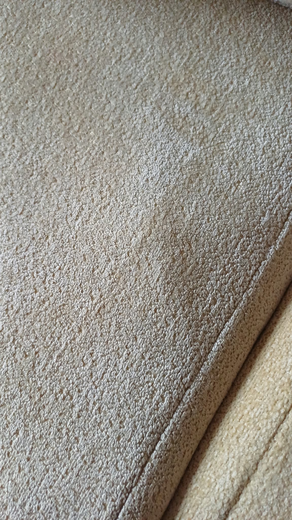 Imperfección (imperfección de Pareja de Sofás de Diseño de 2 Plazas marca Chilet, Tapizados símil Piel de Avestruz. (Urge vender por traslado, precio por los dos)))